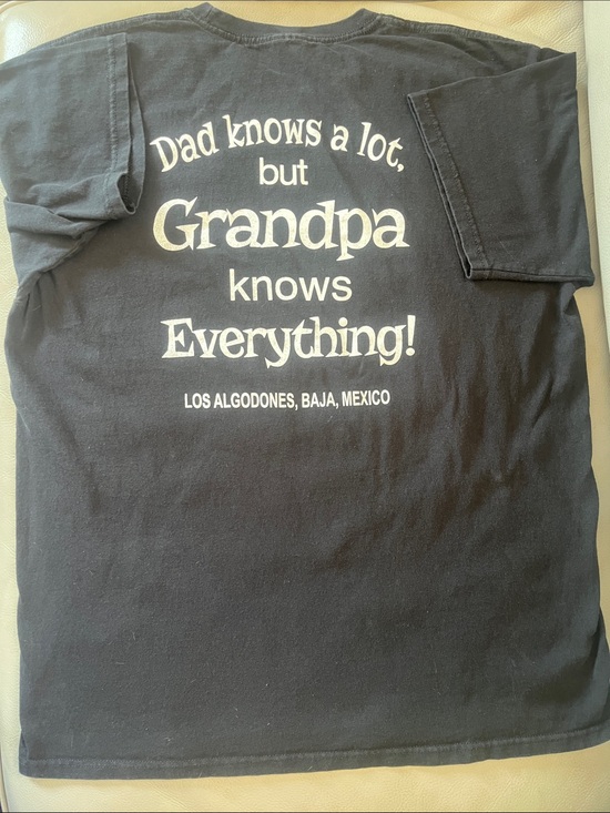 Yesbek Heavy weight Other - Black Grandpa Knows Everything Short Sleeve Tee